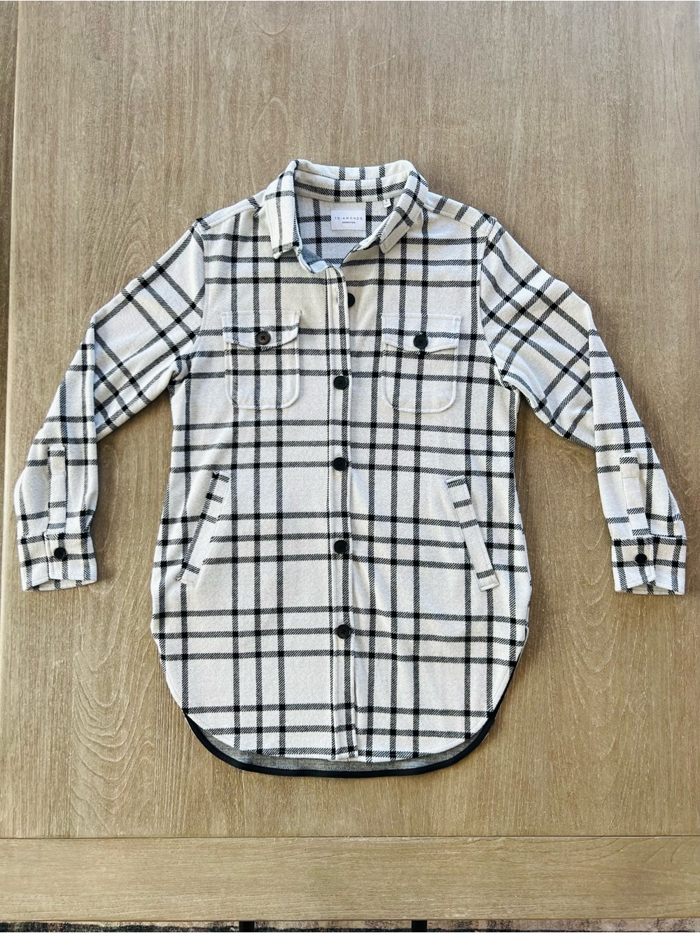 7 Diamonds NWOT Cream Plaid Button-Front Shacket